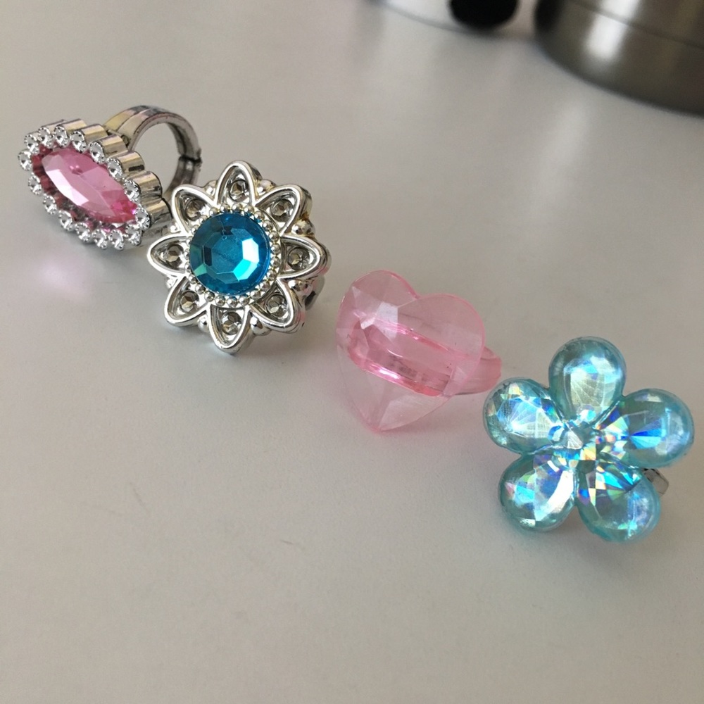 4 Plastic Dress-Up Rings
